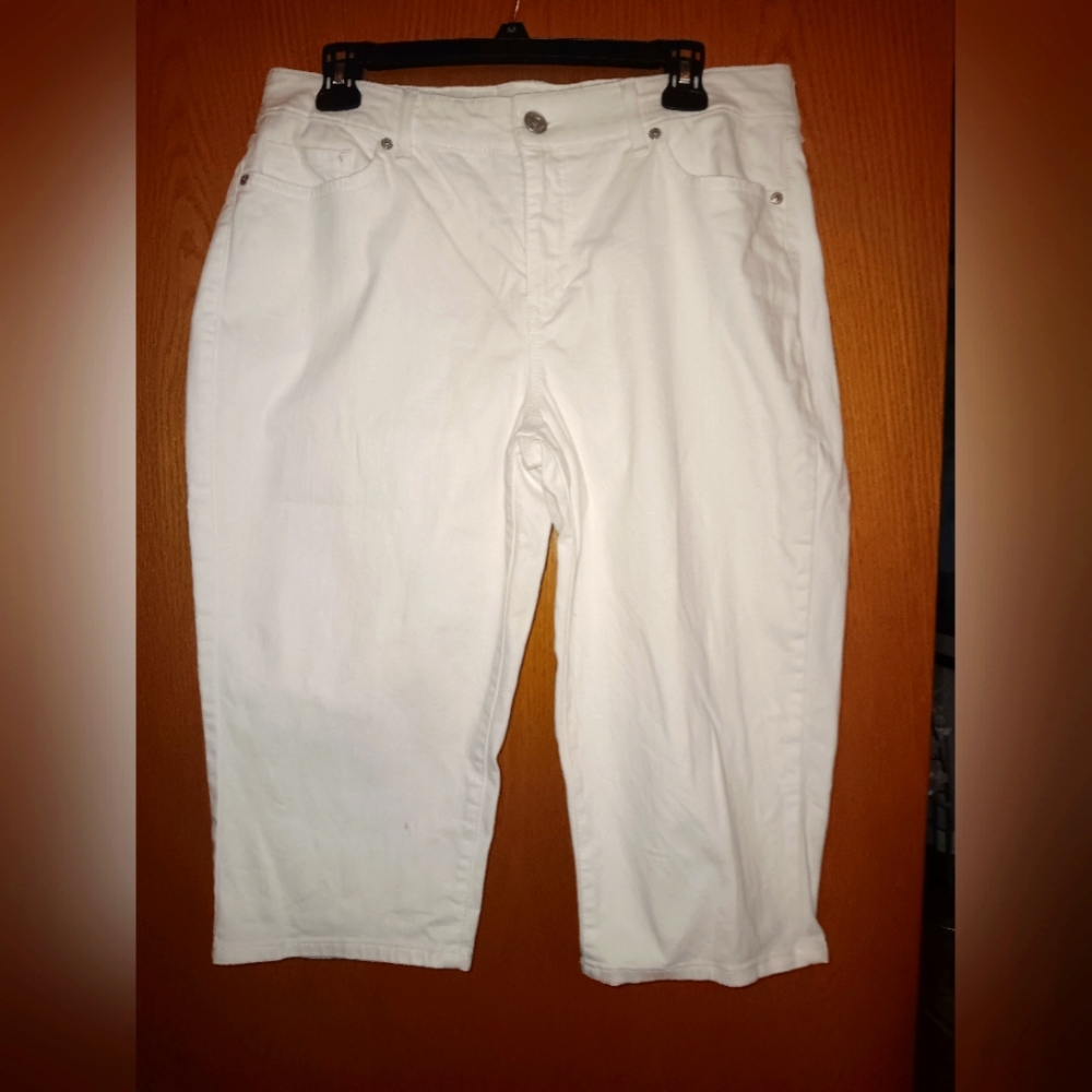 Women's size 12, Gloria Vanderbilt capri denim pants
